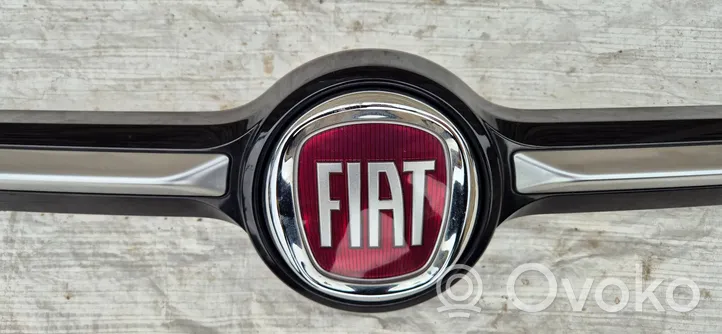 Fiat 500X Maskownica / Grill / Atrapa górna chłodnicy 735692168