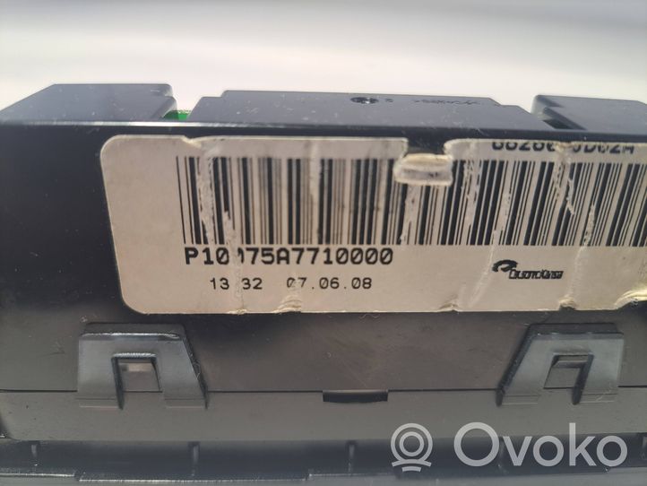 Nissan Qashqai Panelės apdailos skydas (centrinis) P10381A77100