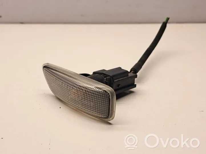 Volvo S80 Indicatore di direzione del parafango anteriore 8658944