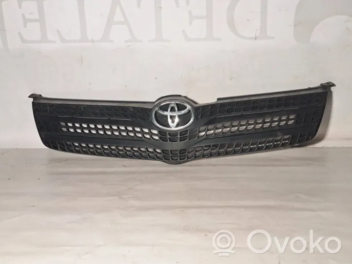 Toyota Corolla Verso E121 Etusäleikkö 5311113240