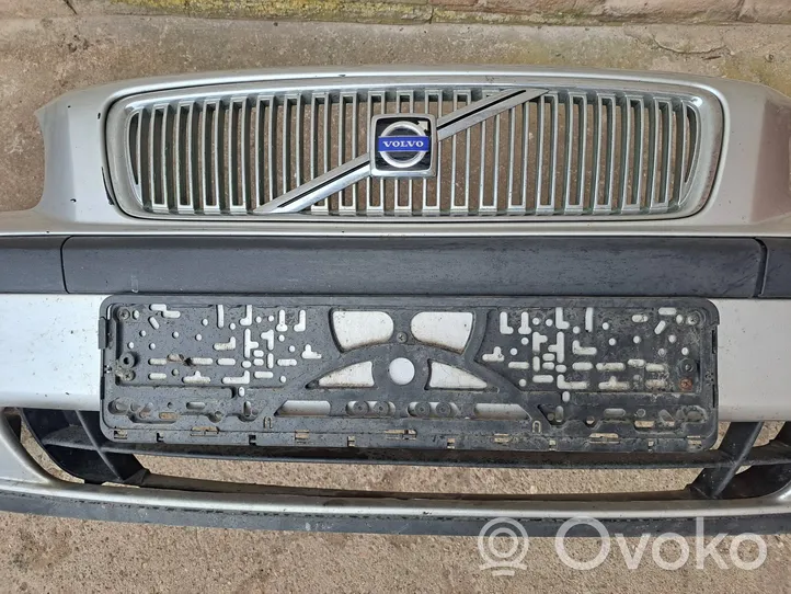 Volvo V70 Paraurti anteriore 09190305