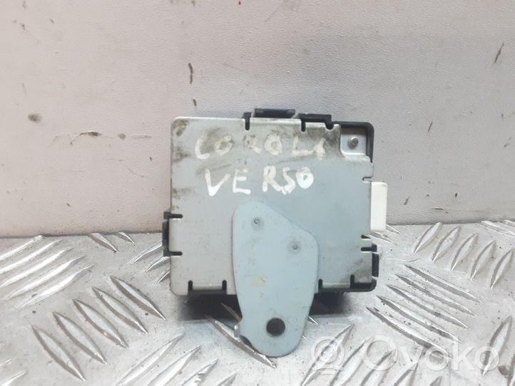 Toyota Corolla Verso E121 Oven ohjainlaite/moduuli 8974113040