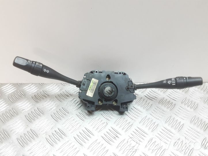 Nissan X-Trail T30 Leva/interruttore dell’indicatore di direzione e tergicristallo 54354608