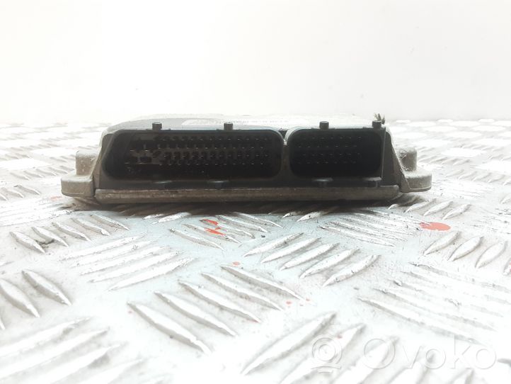 Volkswagen Golf IV Sterownik / Moduł ECU 0281001759