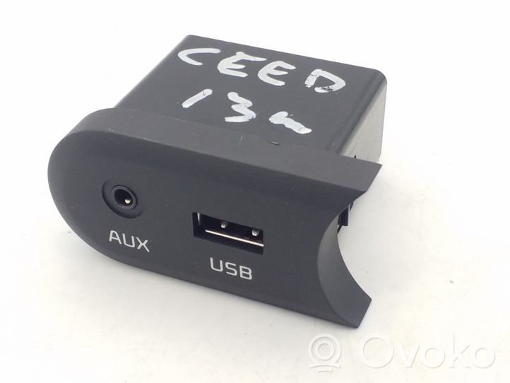 KIA Ceed USB jungtis 96120A2100
