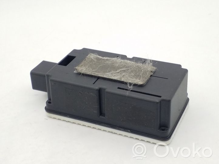 Volvo C30 Oven keskuslukituksen ohjausyksikön moduuli 31252983