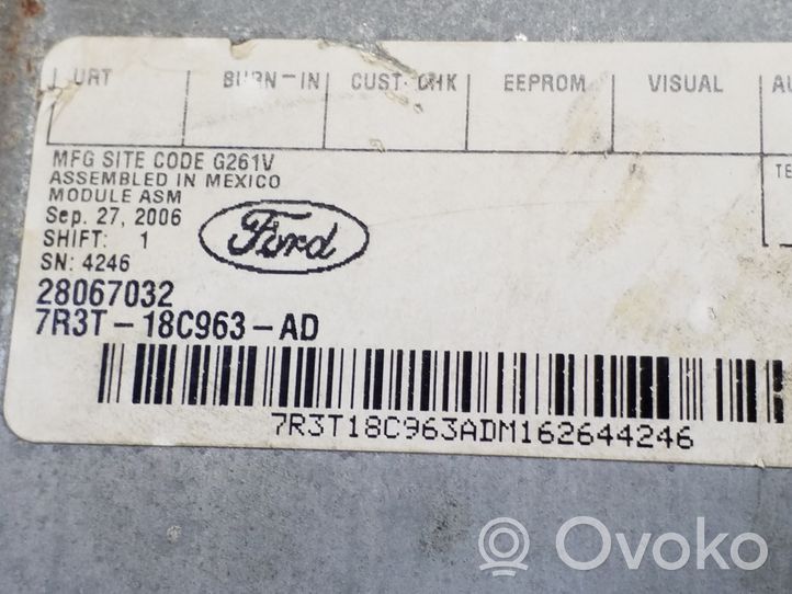 Ford Explorer Pääyksikkö multimedian ohjaus 7R3T18C963AD