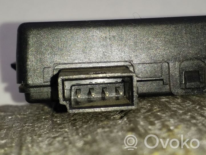 Opel Astra J Antena wewnętrzna 13503204