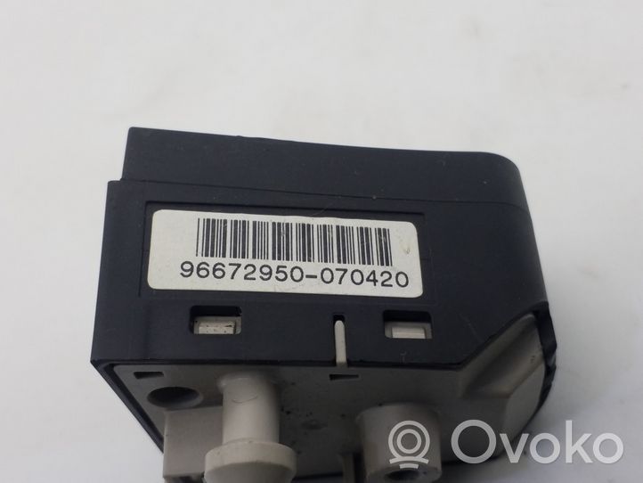 Saturn Vue Multifunctional control switch/knob 96672950