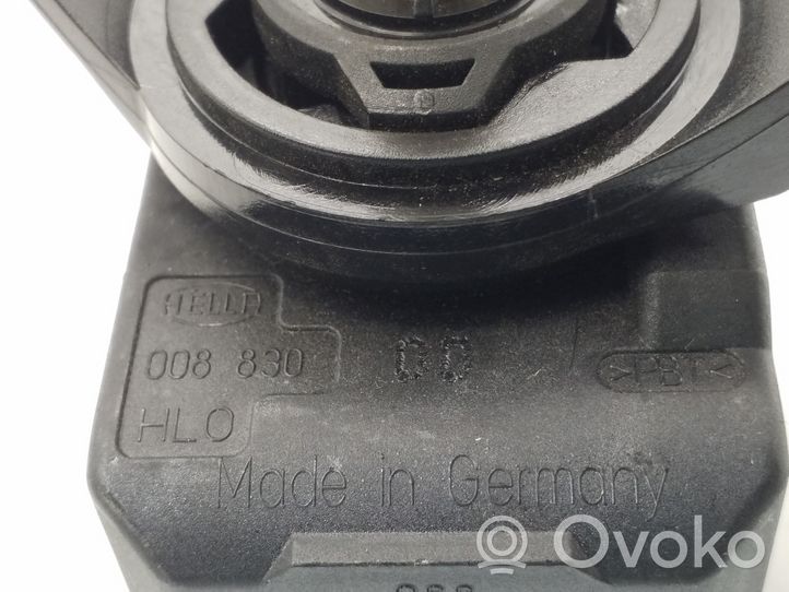 Volkswagen PASSAT B6 Ajovalojen korkeuden säätömoottori 00883000