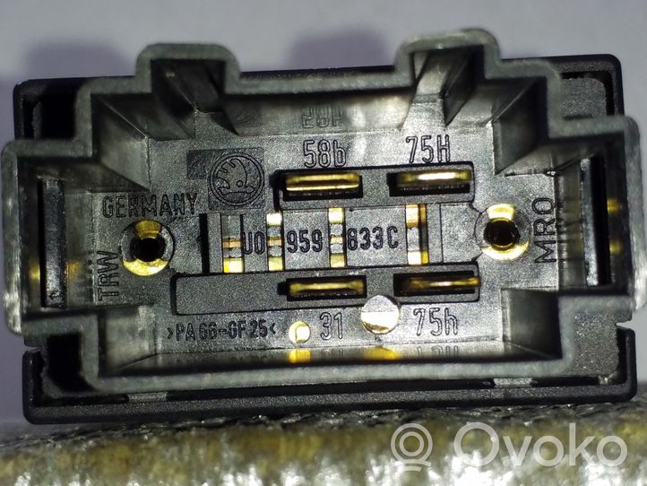 Skoda Octavia Mk1 (1U) Bouton interrupteur de trappe à essence 1U0959833C