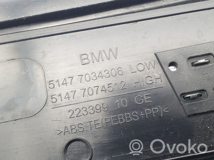 BMW 5 E60 E61 Aizmugurējā sliekšņa dekoratīvā apdare (iekšējā) 7034306