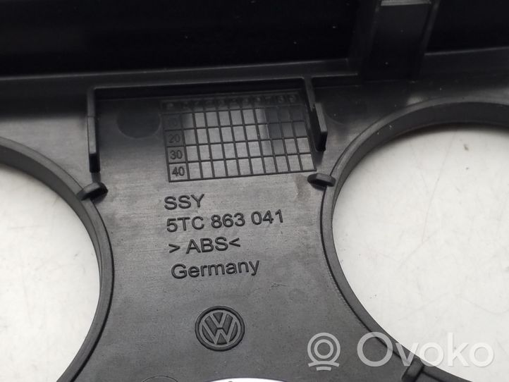 Volkswagen Touran II Ilmastointi-/lämmityslaitteen säätimen kehys 5TC863041