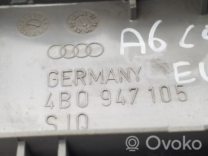 Audi A6 S6 C5 4B Lampka podsufitki tylna 4B0947105