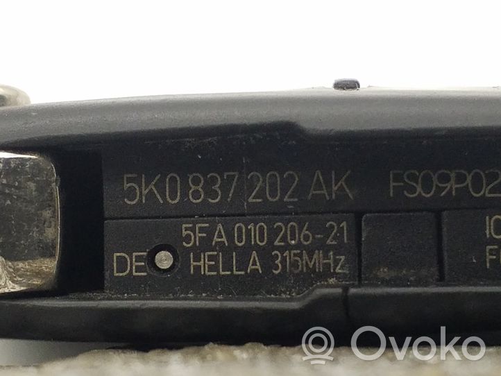 Volkswagen Jetta VI Ignition key/card 5K0837202AK