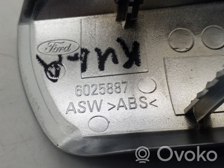 Ford Kuga I Ohjauspyörän pylvään verhoilu 6025887