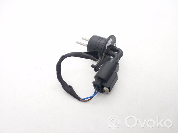 Mercedes-Benz C AMG W204 Sensor de nivel del líquido limpiaparabrisas A0525453826