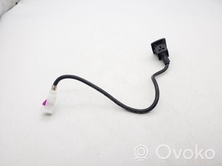 Mercedes-Benz C AMG W204 Connettore plug in USB A1728200515