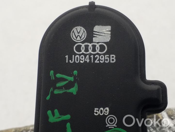 Volkswagen Golf IV Lukturu augstuma regulēšanas motorīts 1J0941295B