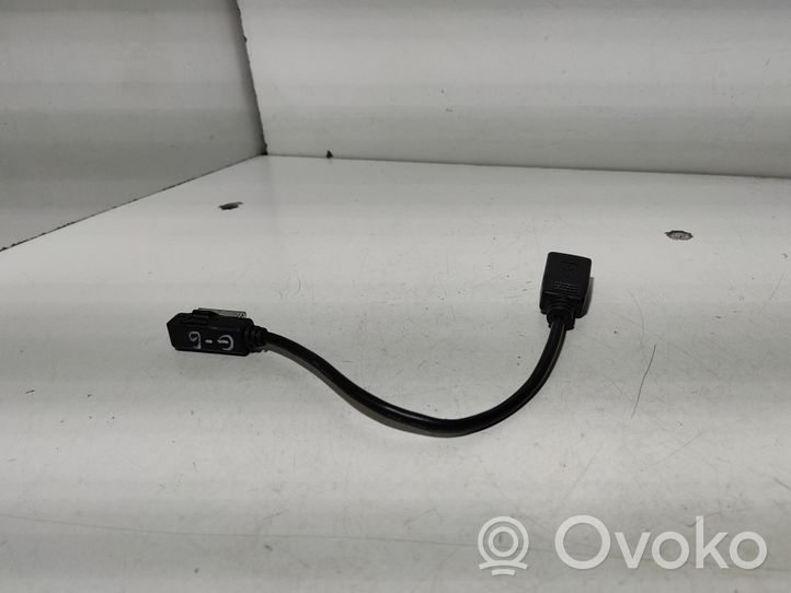 Volkswagen Golf VI USB-pistokeliitin 5N0035558