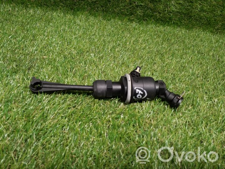 Renault Megane II Clutch master cylinder 8200151785D