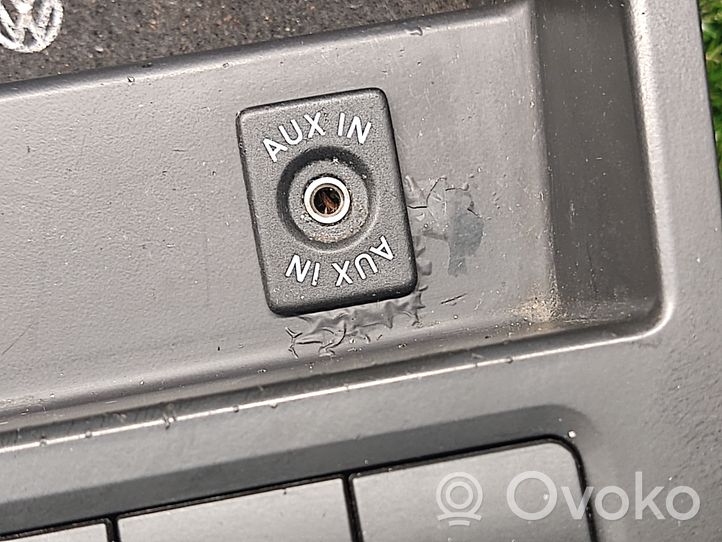 Volkswagen Jetta VI Daiktadėžė centrinės konsolės 5C7857925