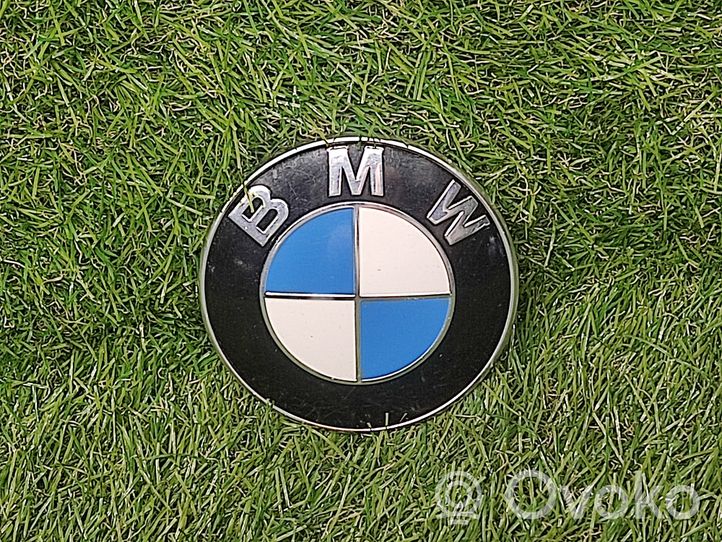 BMW 5 F10 F11 Emblemat / Znaczek 7057794