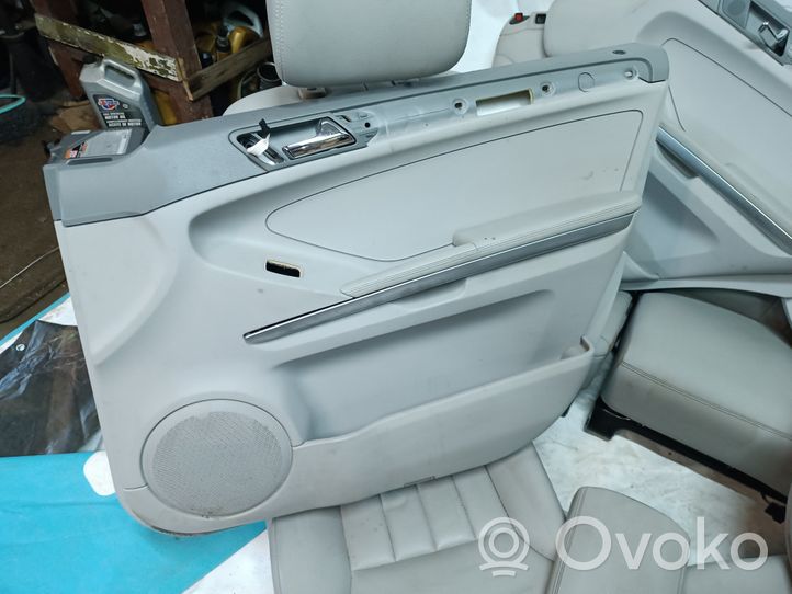 Mercedes-Benz ML W164 Garnitures, kit cartes de siège intérieur avec porte 