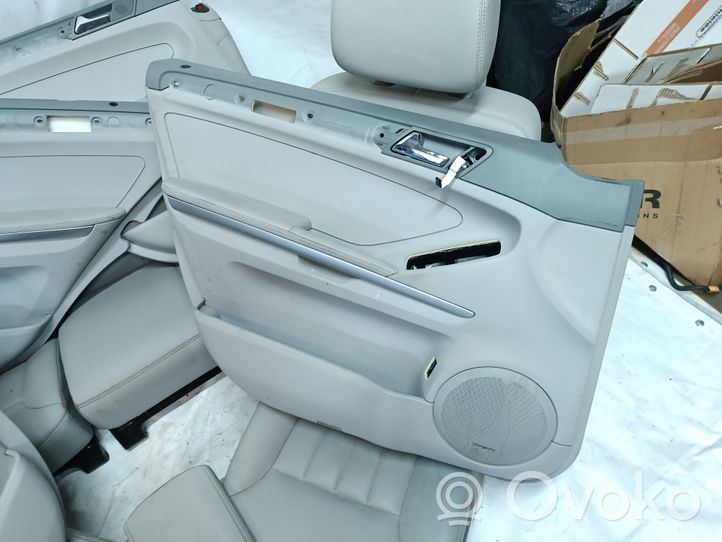 Mercedes-Benz ML W164 Garnitures, kit cartes de siège intérieur avec porte 