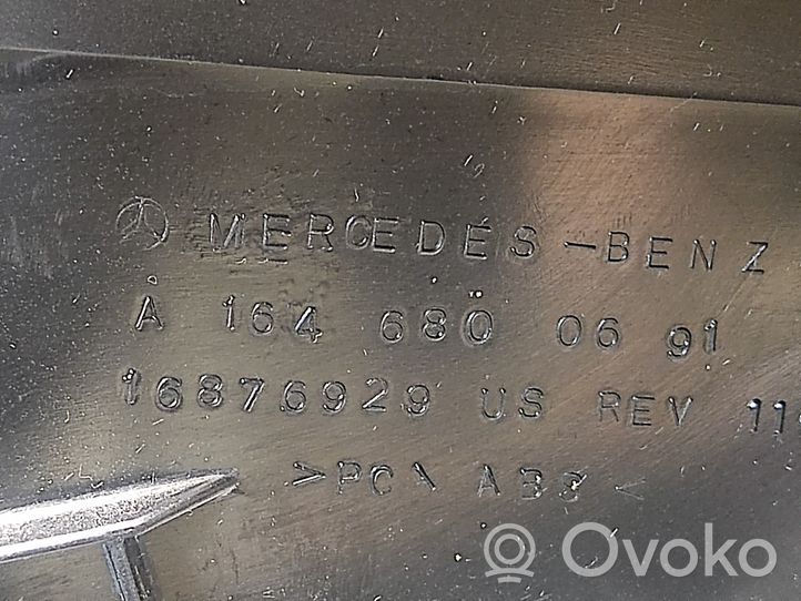 Mercedes-Benz ML W164 Daiktadėžės (bordačioko) komplektas A1646800691