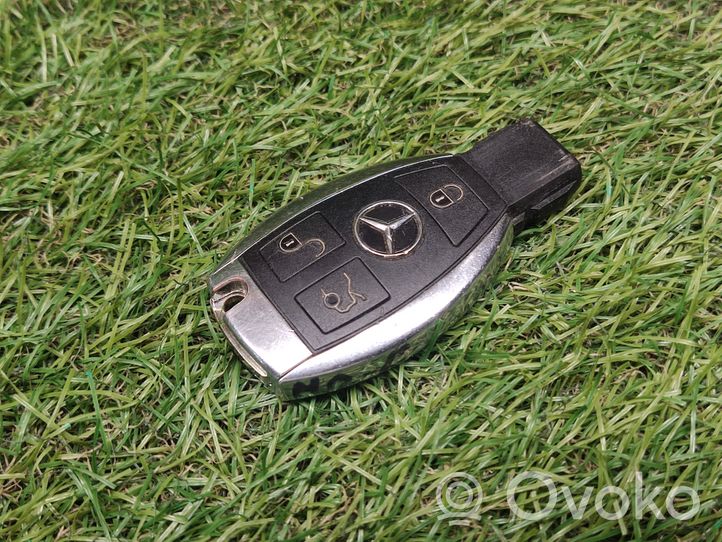 Mercedes-Benz C W204 Ключ / карточка зажигания 