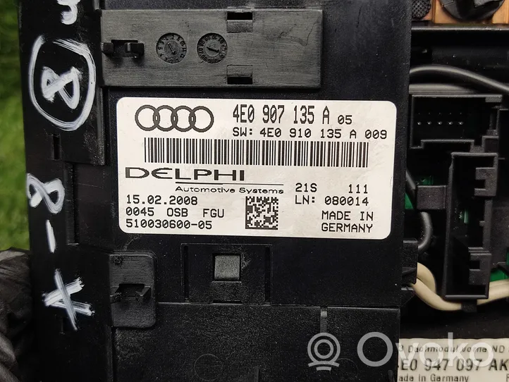 Audi A8 S8 D3 4E Etuistuimen valo 4E0907135A