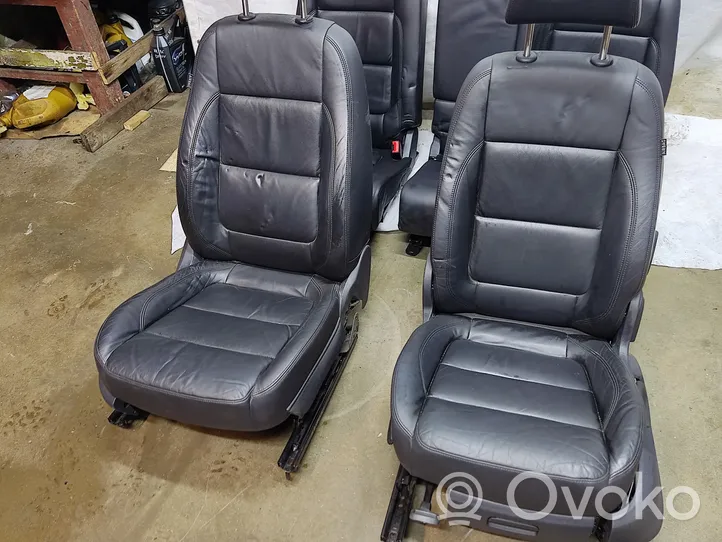 Volkswagen Tiguan Fotele / Kanapa / Komplet 5N0881106E