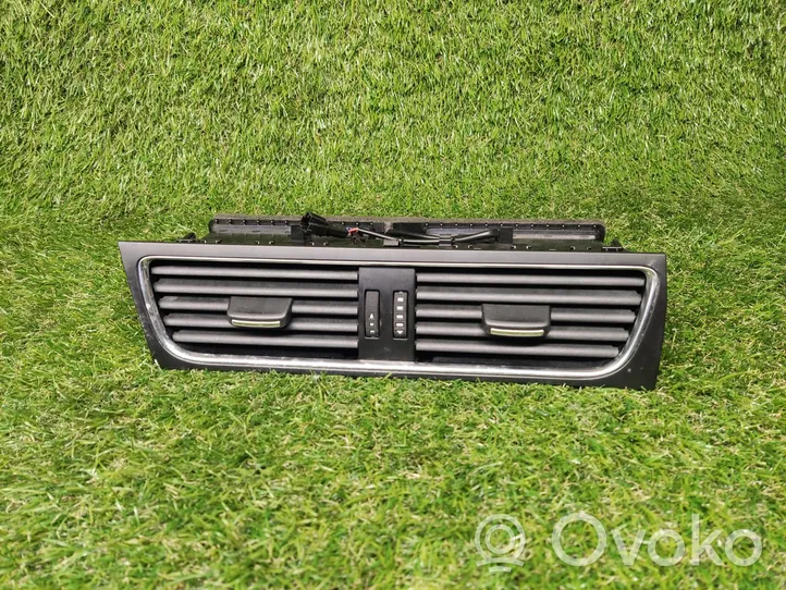 Audi A4 S4 B8 8K Centrālais gaisa ventilācijas režģis 8T1820951C