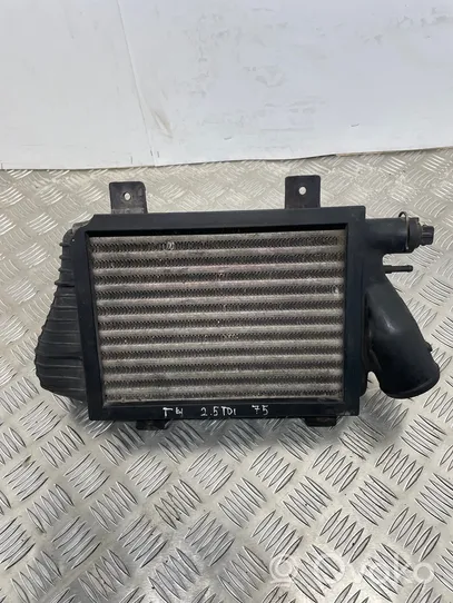 Volkswagen Multivan T4 Chłodnica powietrza doładowującego / Intercooler 701145805A