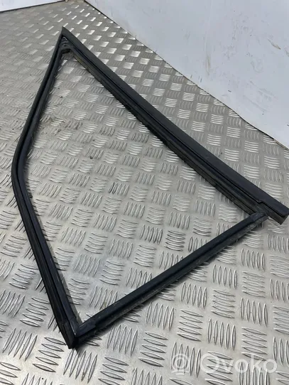 Audi Coupe Rivestimento vetro lato posteriore 