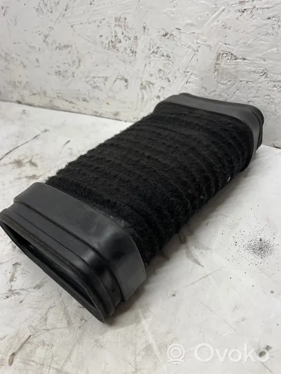 BMW 3 E90 E91 Air intake duct part 7795284