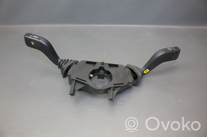 Opel Corsa B Leva/interruttore dell’indicatore di direzione e tergicristallo 7844256