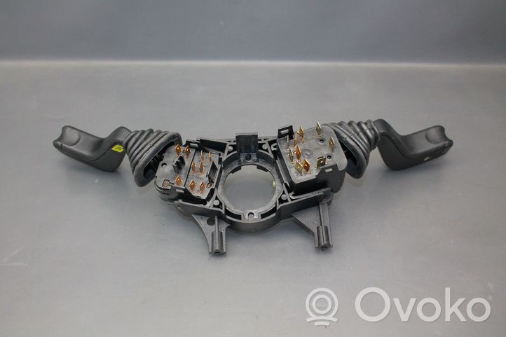 Opel Corsa B Leva/interruttore dell’indicatore di direzione e tergicristallo 7844256