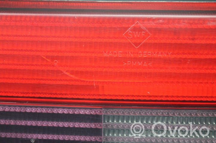 Volkswagen PASSAT B4 Luces portón trasero/de freno 3A9945107B