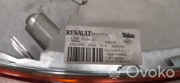 Renault Trafic II (X83) Phare frontale 8200007031