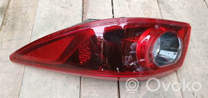 Mazda 3 III Aizmugurējais lukturis virsbūvē 
