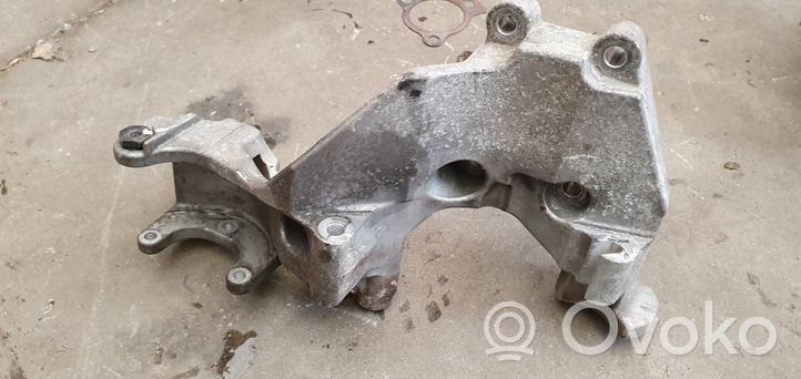 KIA Sorento Soporte del alternador 