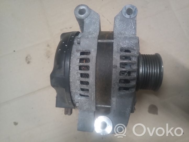 Toyota RAV 4 (XA40) Generatore/alternatore 