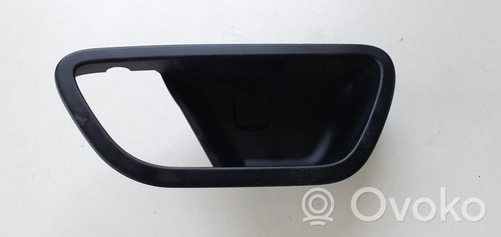 KIA Stonic Rivestimento della maniglia interna per portiera anteriore 