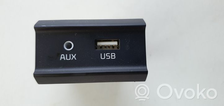 KIA Stonic USB-pistokeliitin 