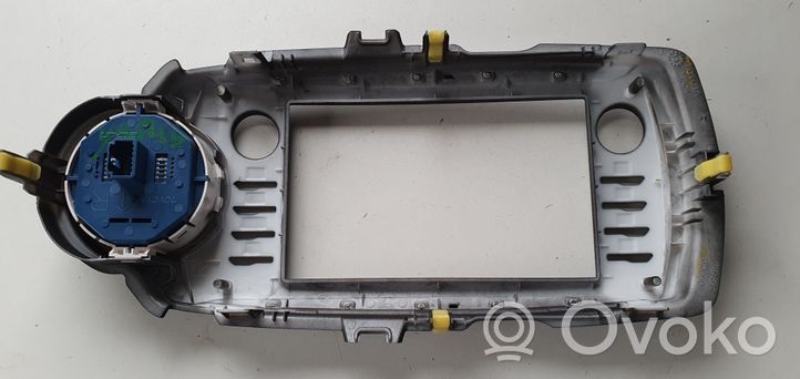 Toyota Yaris Radio/GPS head unit trim 