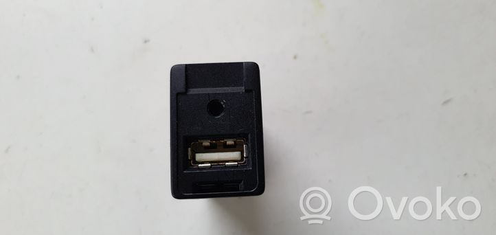 Toyota Yaris Connecteur/prise USB 