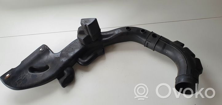 Nissan Qashqai+2 Oro paėmimo kanalo detalė (-ės) 