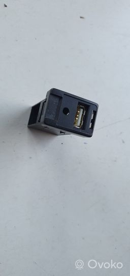 Toyota Yaris Connecteur/prise USB 